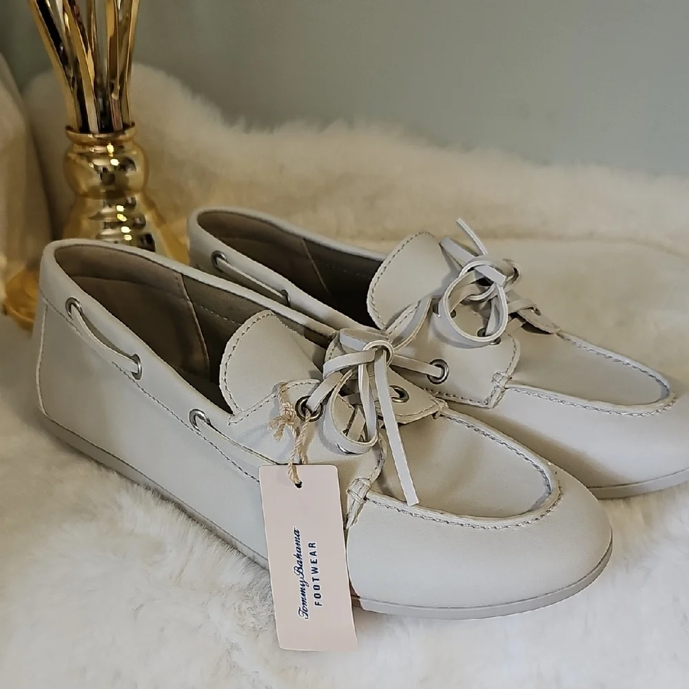 NWT! Tommy Bahama Women's Cream Moccasins - Picture 3 of 16
